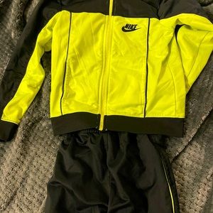 Boy’s Nike tracksuit size 4/5
